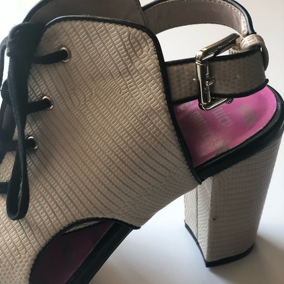 Juicy Couture Open Toe laced Sandal - Picture 8 of 8